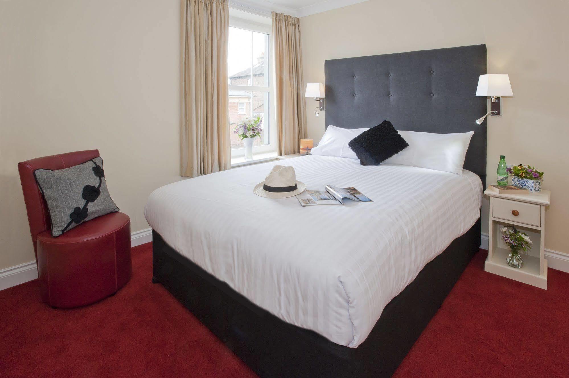 Peartree Serviced Apartments Salisbury Exterior foto