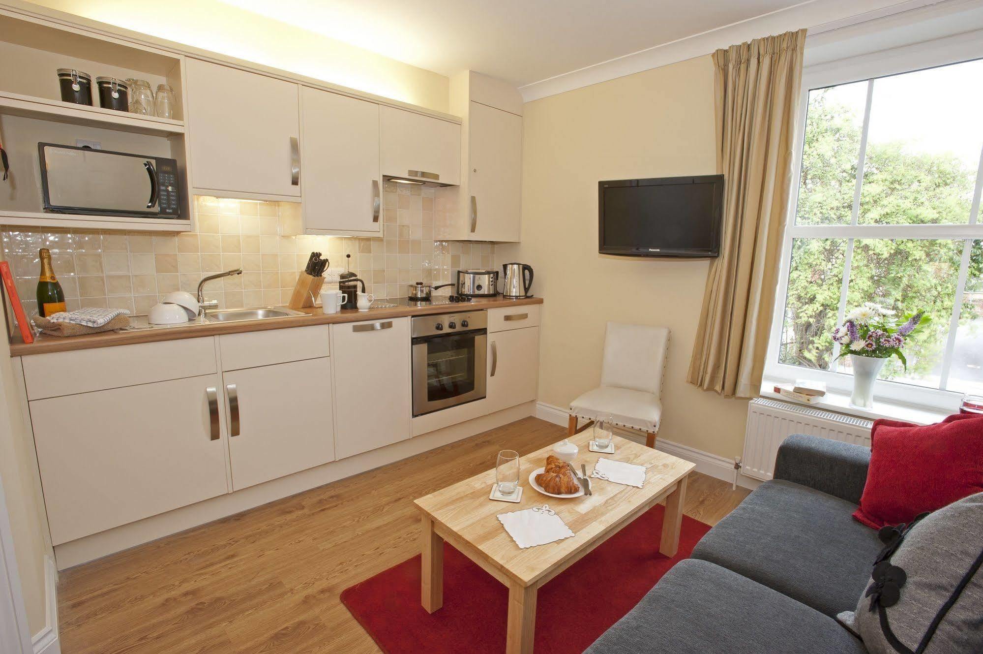 Peartree Serviced Apartments Salisbury Exterior foto
