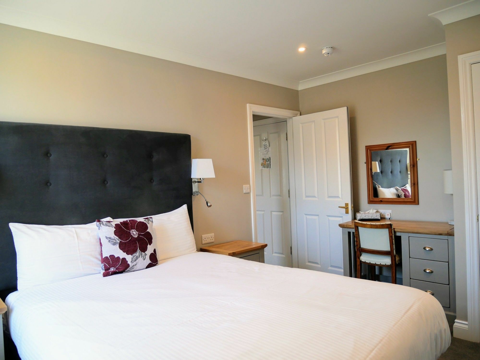 Peartree Serviced Apartments Salisbury Exterior foto